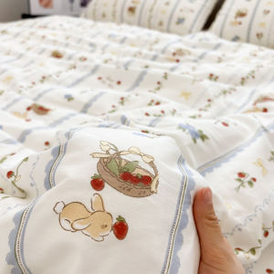 ผ้าห่มเด็กผ้าฝ้ายแท้ลายกระต่ายรับประทานบลูบาร์รี่ ผ้าห่มฤดูใบไม้ผลิฤดูร้อนฤดูใบไม้ร่วงฤดูหนาว ผ้าห่มห้องนักเรียน 3 ชิ้น 4 ชิ้น