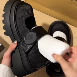 รองเท้า Mary Jane สำหรับผู้หญิง ทรงสูง ทรงพื้นหนา ทรงพื้นแบน พื้นยาง รองเท้าลำลอง ฤดูใบไม้ผลิและฤดูร้อน 2025 รองเท้าส้นแบนพื้นหนา