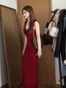 CHANGTONG | Vintage Slim Fit Red Strap Dress 2026 Summer