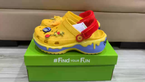Giày sục crocs chuẩn xịn chống hôi chân nhựa tế bào êm mềm dẻo bền đi mưa lội nước đi biển winnie the Pooh đế cao 5cm cho nữ và các bé gái lớn