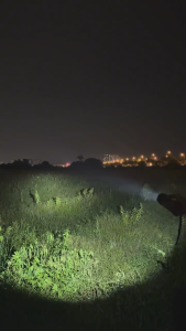 Đèn pin siêu sáng 98Kpromax đèn bin cầm tay hợp kim nhôm chống nước chiếu xa 680m 4480 lumen với pin 21700