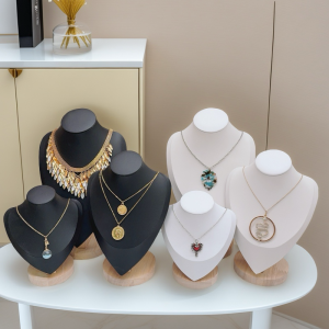 กํามะหยี่ภาพสร้อยคอจี้Organizerเครื่องประดับยืนแสดงเครื่องประดับMannequinหน้าอกสร้อยคอจี้หน้าต่าง