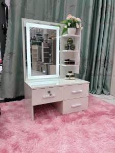 Bàn trang điểm ngồi bệt lắp ráp sẵn.gương đèn led cảm ứng.3nk