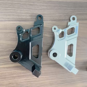 ( H àng Mới Về ) Pát Sau Cho Dòng Xe Điện QUANTUM _ Đi Heo Nissin Thái_ Đi Đĩa 220mm. Có 2 Màu Trắng Và Đen Cực Nét Lun NHé Ae!!!