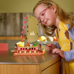 LEGO Disney Princess 43270 Moanas Adventure Canoe (529 Pieces)