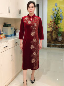 ชุดกี่เพ้าสีแดงหมูแฮมสไตล์จีนสำหรับคุณย่าเจ้าสาว ฤดูใบไม้ผลิและฤดูใบไม้ร่วง 2024 ใหม่ เสื้อผ้าสำหรับคุณย่าที่สง่างาม