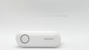 Xiaomi Bitecraser ปากกากันอาการคันจากยุงอิเล็กทรอนิกส์สำหรับรักษาแมลงแมลงเพื่อบรรเทาอาการคันสำหรับแมลงกัดยุงบรรเทาอาการคัน