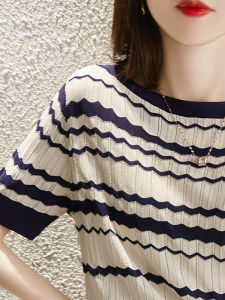 Elegant Retro Wavy Stripes T-Shirt
