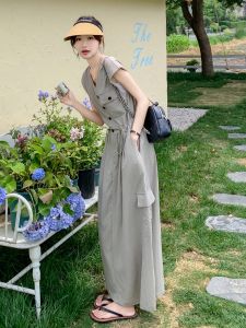 ชุดเดรสทำงานสีกรมท่าหลวมๆ สำหรับผู้หญิงในช่วงฤดูร้อนปี 2025 ชุดเดรสยาวทรงเอคอวีแขนสั้นสีพื้นสไตล์เกาหลี