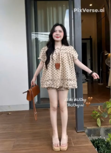 Set Bộ Đi Chơi Chất Đũi In Bi Mềm Mịn Vải Mát Áo Cổ Bèo Tay Áo Ngắn Lai Bèo Dễ Thương Kèm Quần Sort Size 40 kg đến 55 kg(HT)