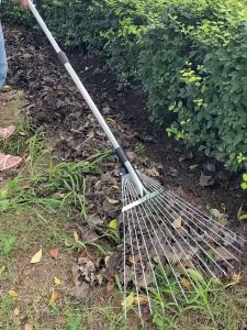 สำอาง คราดตะกาวมือเสือ คราดหญ้า พร้อมด้าม คราดตะกุย 15 ซี่ คราดเหล็ก Garden grass rake คราดเหล็กปรับระดับ ความยาวสามารถยืดได้ 77 cm-165cm