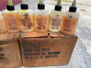 น้ำมันไขข้นปลาวาฬ MADE IN U.S.A.ยุคเวียดนาม สำหรับป้องกันสนิมและหล่อลื่น