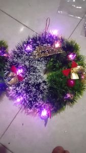 LED - HIASAN NATAL GANTUNGAN KRANS PINTU DEKORASI KARANGAN BUNGA / RANGKAIAN RING MERRY CHRISMAS / KRANS HIASAN PINTU NATAL UKURAN 38 CM