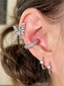 Zoozmini Ultra-Flashing Butterfly Diamond Earrings for Women with Cool Sweet Style and Versatile Accessory Design