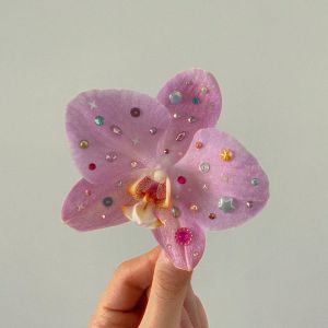 ดอกไม้โบว์ผมสไตล์วันหยุดชายหาดสีชมพูแบบดั้งเดิม ติดผมด้านข้างประดับเพชรเทียม ดอกไม้โบว์ผมแฟชั่นสำหรับผู้หญิง