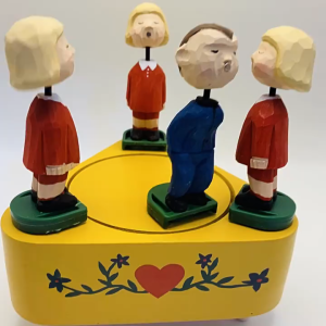 กล่องดนตรีไม้แกะสลักรูปหัวใจพร้อมลำโพงหมุนไฟฟ้าสุดสร้างสรรค์สำหรับตกแต่งของขวัญวันเกิดสุดสร้างสรรค์