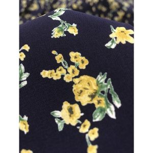 vải lụa hàn hoa nhí vàng nền xanh đen mềm rũ dày vừa giá 1_( khổ 1m5)