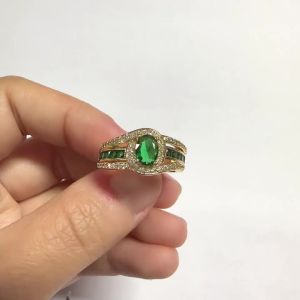Huitan Luxury Gold Color Ring for Women Inlaid Bright Green CZ Elegant Wedding Engagement Accessories Versatile Lady Jewelry