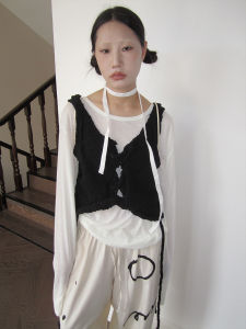 เสื้อกั๊กสีดำคอวีทรงสลิมฟิตสำหรับผู้หญิง ฤดูใบไม้ร่วง 2024 วัสดุโพลีเอสเตอร์และผ้าฝ้าย เสื้อคลุมกันหนาวแบบลำลอง