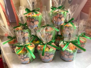 Giveaways 12 pcs.Gummy candy in a cup w/ lay out picture (send your picture and theme )