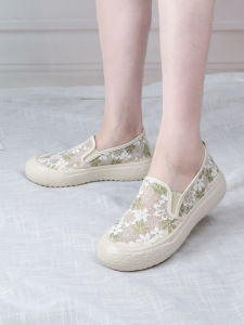 Comfortable Fishing Shoes Womens Slip-On Net Upper Anti-Slip Soft Bottom Traditional Beijing Cloth Shoes Floral Inner Liner