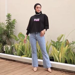 Gaya Desain Modern untuk Baju Kaos Crop Top Wanita Dewasa