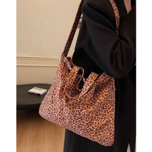 Large Capacity Canvas Tote Bag: A Stylish & Practical Choice