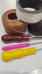 Paket Sol Sepatu - Benang Sol warna hitam Putih Cokelat + Jarum Sol Paten + Jarum Penusuk + Penyayat + Lem + Gunting