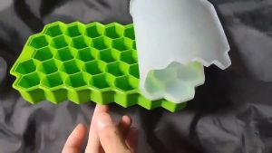 37 Cell Honeycomb Shape Silicone Ice Cube Molder with Lid Cover