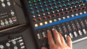 Yamaha MG10XU/12XU/16XU mixer 10/12/16 channel analog mixer mixing console with reverberation effect XLR balanced output+48V phantom power supply