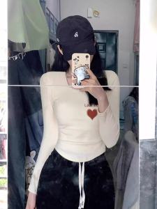 Apricot Heart Printing Slim-Fit Crop-Top: A Chic Spring & Fall Fashion Statement