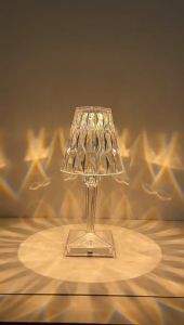 โคมไฟคริสตัลโคมไฟตั้งโต๊ะ เสียบไฟตลอด โคมไฟหัวเตียง โคมไฟสุดสวย คริสตัล เพชร ใช้สำหรับห้องนอน ปรับได้ 3 สี ปลั๊ก USB