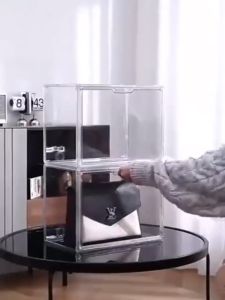 【จัดส่ง24ชม】 หรูหรา กล่องเก็บของสีใส ขนาด 36*22*28ซม.กล่องแสดงของเล่นโปร่งใส ประกอบง่ายไม่ต้องติดกาว ตู้โชว์อะคริลิค กล่องแสดงผล ตู้โชว์สำหรับกระเป๋า สามารถต่อซ้อนกันได้