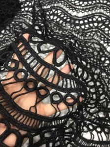 vải ren chỉ dày dặn màu đen họa tiết đẹp sang _( khổ 1m2) may đầm váy thiết kế phối kiểu