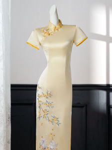 Exquisite Embroidered Cheongsam
