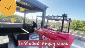 💥ปืนฉีดน้ำเด็กสงกรานต์💥 ของเล่นน้ำ ปืนฉีดน้ำแรง ปืนฉีดน้ำ ปืนฉีดน้ำไฟฟ้า ดูดน้ำอัตโนมัติแรงดันสูง ยิงระยะไกลสุดยอด15-20M ปืนฉีดน้ำแรง ปืนฉีดน้ำสำหรับเด็ก
