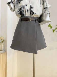 กางเกงกระโปรงทรงเอสีกรมท่าสำหรับผู้หญิง ฤดูร้อนปี 2024 ทรงไม่สมมาตร เอวสูง กางเกงขาสั้นขากว้าง สายรัดเอว กางเกงขายาวลำลอง สไตล์เกาหลี