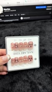 Nailbox thiết kế N16 – Kitty Mắt Mèo Nude kèm Charm Nơ (Tặng hộp kính + keo + miếng dán + dũa)