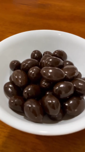 Beryl Almond Coated Dark Chocolate Boxed Snack 1+1 Free (กรุณายืนยันความเสี่ยงในแชทด้วยนะคะ)