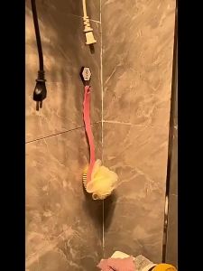 แปรงขัดหลังอาบน้ำแบบ 2in1 ด้ามจับยาว หัวแปรงขน+ใยขัดตัว ขจัดเซลล์ผิวเก่าอย่างอ่อนโยน ผิวสะอาด นุ่ม สุขภาพดี A033