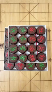 Bộ Cờ Tướng Gỗ Bạch Dương Nâu Nguyên Khối Khắc Kèm Bàn Cờ Trúc