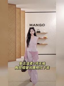 Mango | Bộ Áo Blouse Carô Cổ V Không T Tay Nếp Ly Tại eo