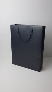 Paperbag Hitam Doff Uk 30x9x40cm: Desain Elegan & Ramah Lingkungan