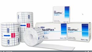 Băng cố định băng y tế NEOMEDI PHARM MOMSDERM Non Woven Dressing Retention Tape 1 Roll Per Box bằng vải không dệt của Mỹ
