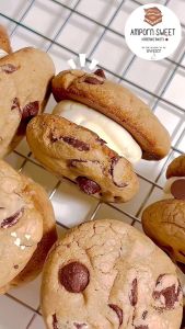 ซอฟคุ้กกี้ดาร์กช็อคแซนวิชครีมสด Cream Sandwich Dark Choc Soft Cookies