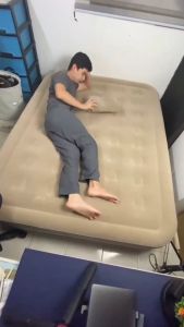 🔥Lowest promotional price🔥 MODOFO air mattresses air bed Automatic Inflatable Bed Cushion Single Double Mattress Built-in Air Pump Inflatable Mattress Family Outdoor Camping Foldable PVC Sleeping Mat Bed