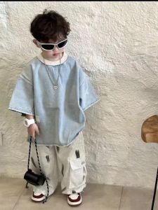 เสื้อยืดเด็กผ้าเดนิมขาดๆ ฤดูร้อน ชุดสองชิ้น ลำลอง เสื้อผ้าเด็กชาย แฟชั่น คอลเลกชั่นใหม่ 2025 สำหรับเด็กชาย