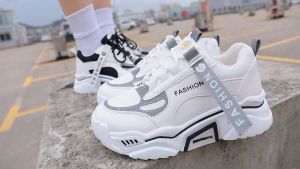 รองเท้าผ้าใบส้นหนา แฟชั่นสำหรับผู้หญิง สูง5ซม รองเท้าไซส์ใหญ่ 35-42 รองเท้ากีฬาแบบลำลอง ราคาสามารถปรับแต่งได้ตามต้องการ สำหรับคุณ