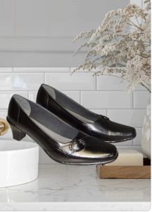 Sepatu kulit wanita santai