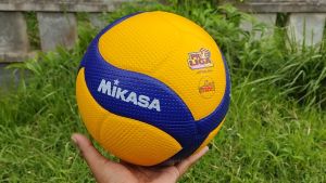 Bola Voli Mikasa V300W: Pilihan Terbaik untuk Turnamen & Latihan Profesional